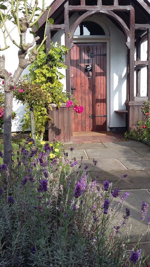 Church End Farm Bed And Breakfast Hale  Exterior foto